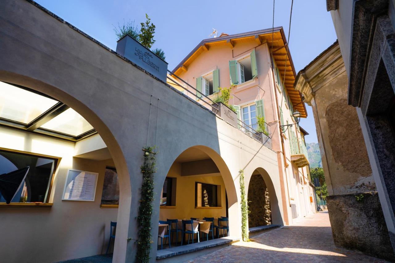 Locanda Alberti マンデッロ・デル・ラーリオ エクステリア 写真